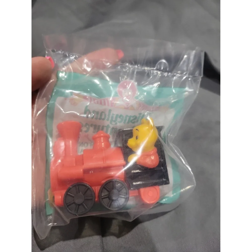 1994 Disneyland Adventures McDonalds Happy Meal Toy Winnie the Pooh Under 3